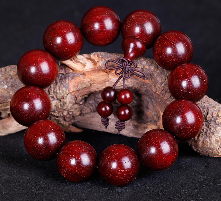 小叶紫檀佛珠大小的讲究,小叶紫檀佩戴讲究