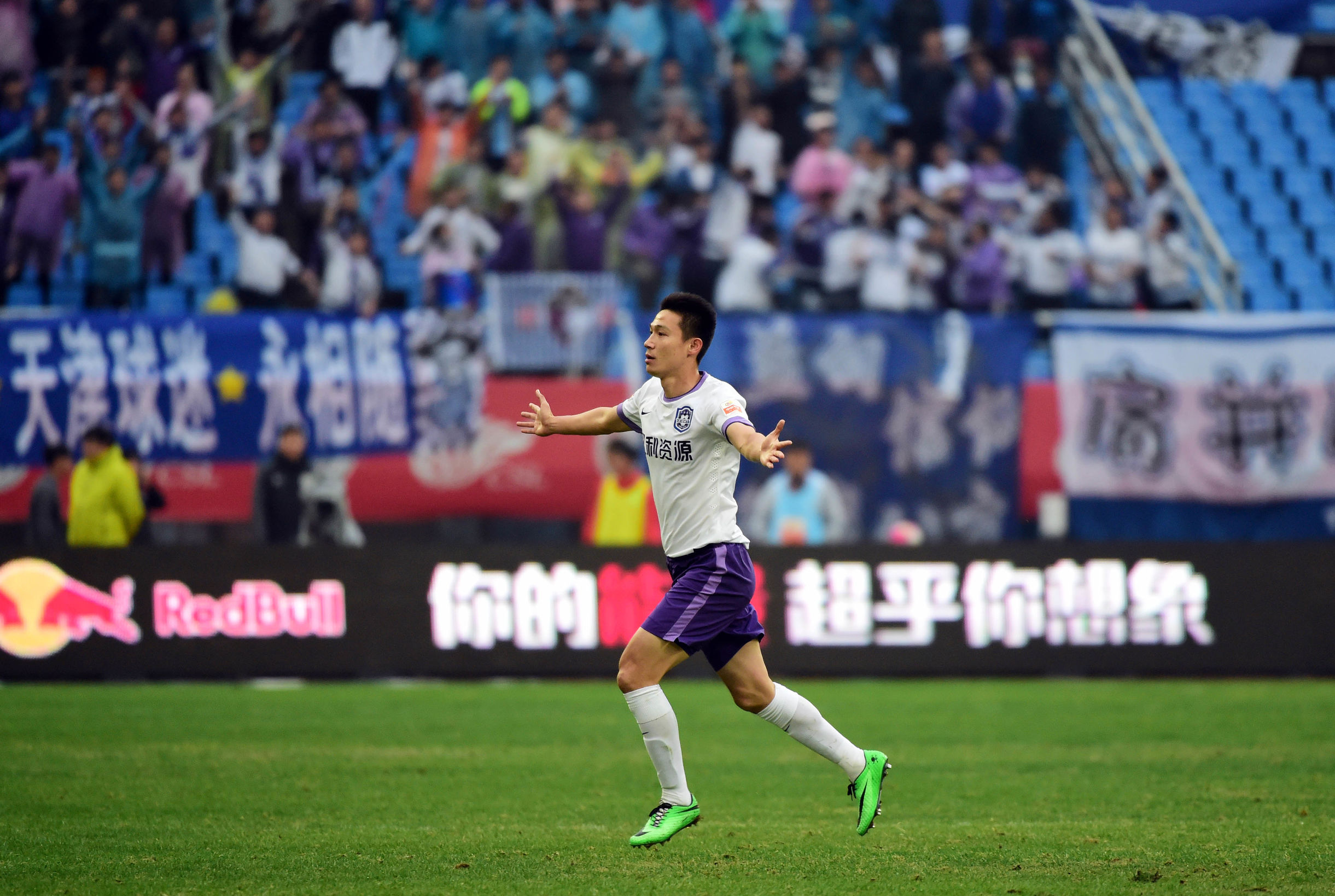 他是中国最会进球的后卫沉寂一年后强势回归却不愿当旗帜