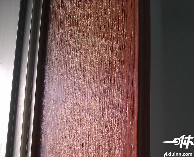 刚装修的门发霉是怎么回事,西安卫生间门套发霉腐烂修补