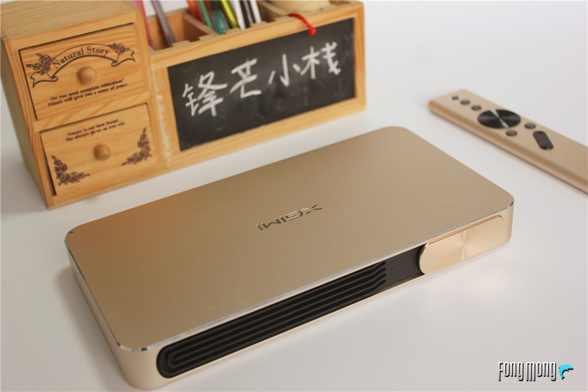 极米z4爵色投影仪是金色的么,极米z4x观影效果怎么样