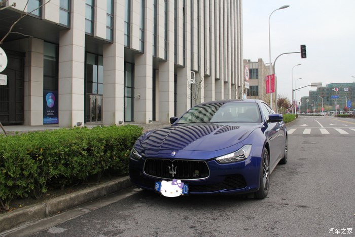 美女开玛莎拉蒂高速实拍原声视频,女车主提车