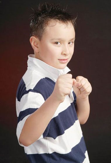 小男孩蘑菇头超帅发型,10至15岁男孩最酷发型不烫锅盖