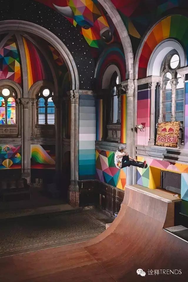 上帝涂鸦：他将废弃教堂变成了彩虹天堂