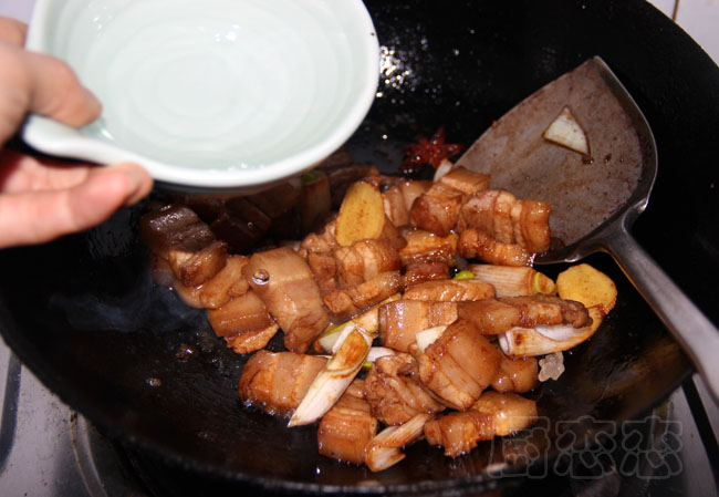 如何让红烧肉软糯不柴,红烧肉怎么烧才能软烂不柴窍门