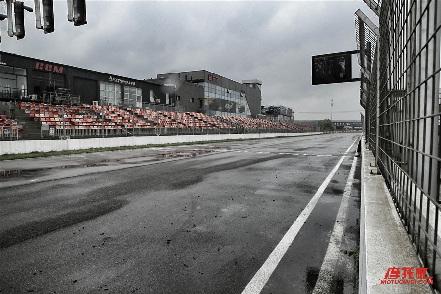 “旱鸭子与水怪”2016我是车手挑战赛首战摩托车组