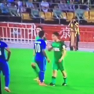 “玩死”中超标王的暖男究竟是何来头，18岁就恋上最美童星