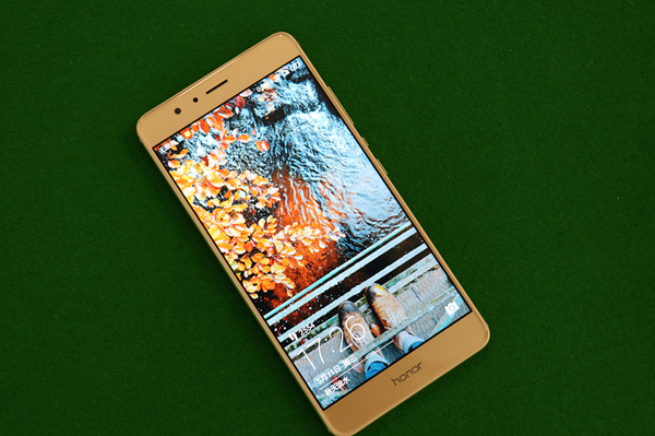 荣耀v82k屏更舒适吗,荣耀v8游戏怎样