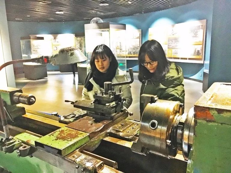 见证新中国工业辉煌！大渡口来了两台“重器”