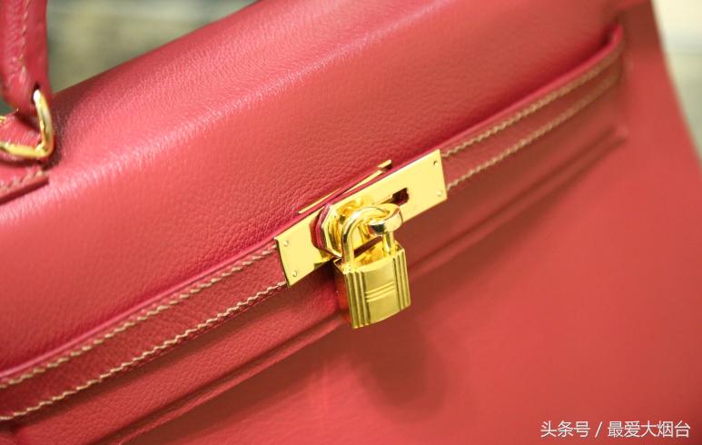 男子给老婆500个爱马仕,男子自制奢侈品送老婆