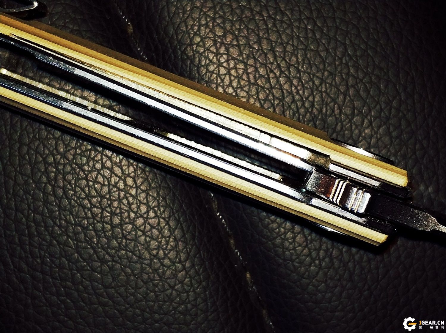 有没有一款双刃刀具，既是*刀折**，又能兼具捅刺和切削的优点呢？