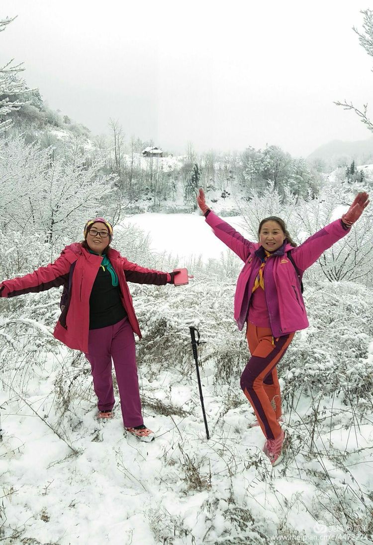 天池长白山雪岭,雨天天池山