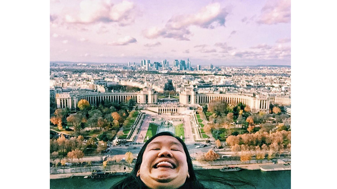 靠拍照出名的女生,双下巴丑照