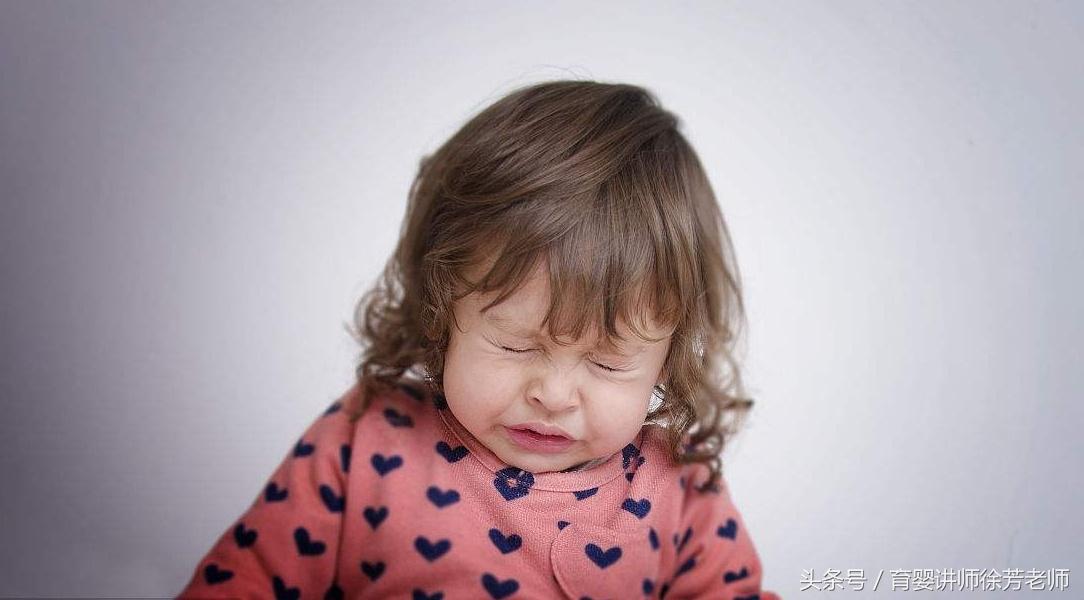 宝宝一直打喷嚏就是感冒了吗,宝宝打喷嚏又不冷怎么回事