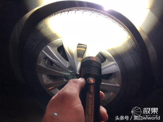 强光家用手电筒远射超亮,照明超远强光手电