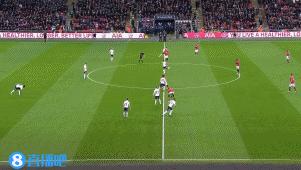 被乱拳打死！曼联中场老驴拉磨，双后腰穆帅必须砍掉一人