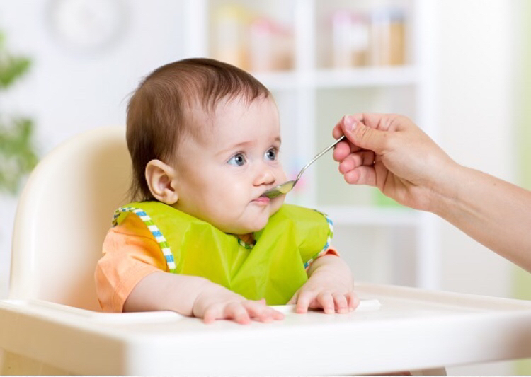 宝宝吃饭磨蹭怎么改正,宝宝喂饭吃很慢怎么解决