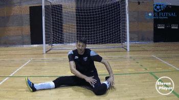 五人足球守门员新手入门,足球门将抓帽技巧