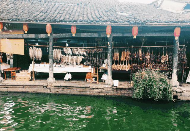 来新市古镇感受浓浓的年味,新春走基层古镇寻风情年味扑面来