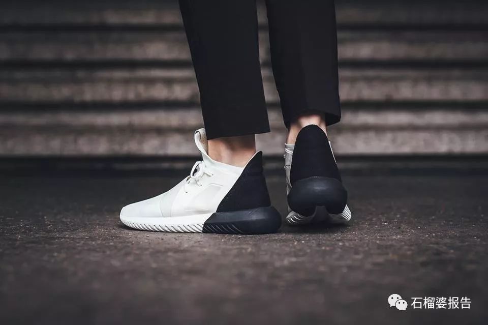 今年最流行的小黑鞋,小白鞋和拼色熊猫鞋哪个更好搭配