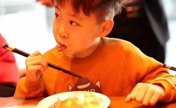 这个寒假带着孩子体验有趣的烤羊“小小厨艺师养成计划”