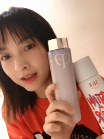 最近吴昕晒出一款的化妆水,吴昕参加活动用的什么护肤品