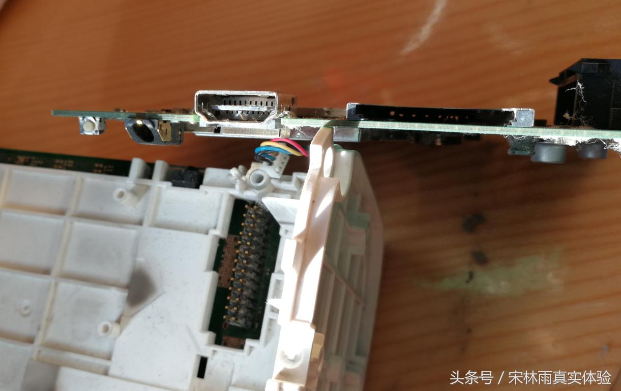 用了三年的荣耀立方路由器能有多脏，那就给他洗个澡吧！