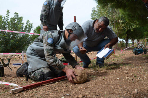 如果踩到地雷有办法吗,踩到地雷真的可以自救吗