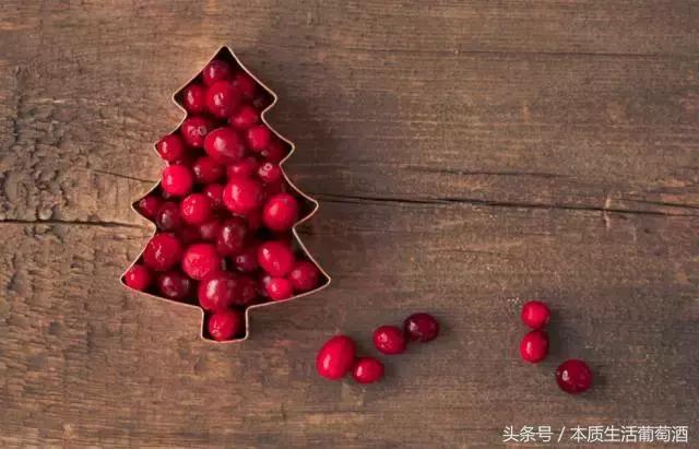 葡萄酒里面有哪些水果,喝葡萄酒前一定要知道的那些事