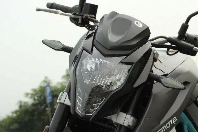 唯一能被骑上长安街的摩托车！外形犹如机械战警，还带运动模式！