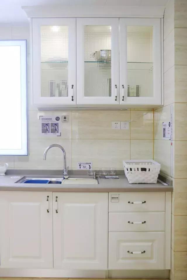 装白色的家具好看吗,装白色的柜子不耐脏吧