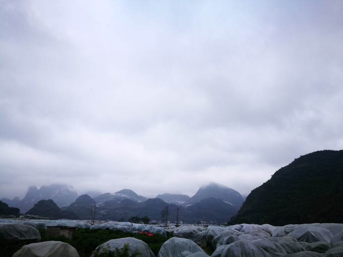 烟雨朦胧中的桂林山水,最简单桂林阳朔西街风景写生图片