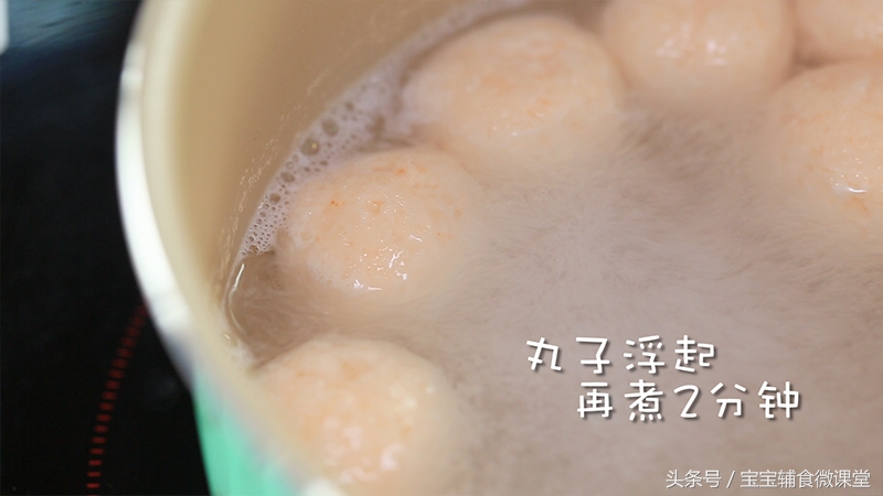 冬天用它做丸子最合适脆爽不油腻,学会这个手法做丸子既好看又好吃