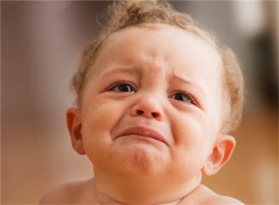 新生儿头顶囟门不能碰,宝宝的囟门是不是绝对的不能碰