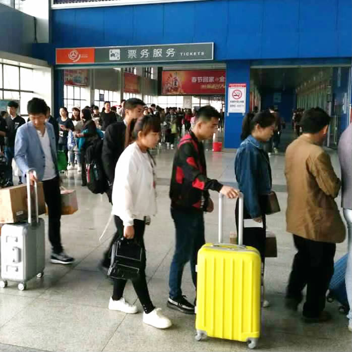 春运返乡路上的贴心服务,春运将至各部门多措并举保障出行
