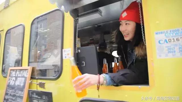 90后京妞弃笔从戎，跳出时尚圈卖煎饼果子，飞天猪煎饼上纽约头条