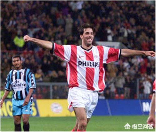 足坛改变位置的人,足球巨星的转变