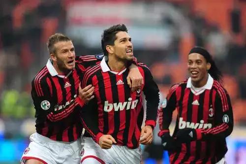 ac米兰锋线三叉戟,米兰经典阵容