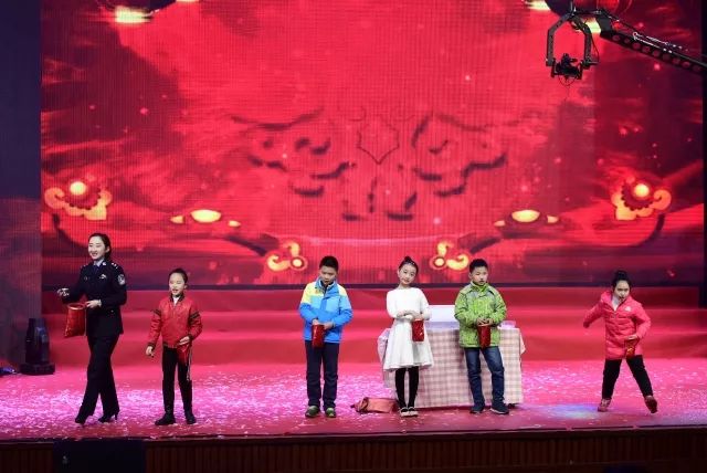 慰问演出感动,慰问演出现场震撼