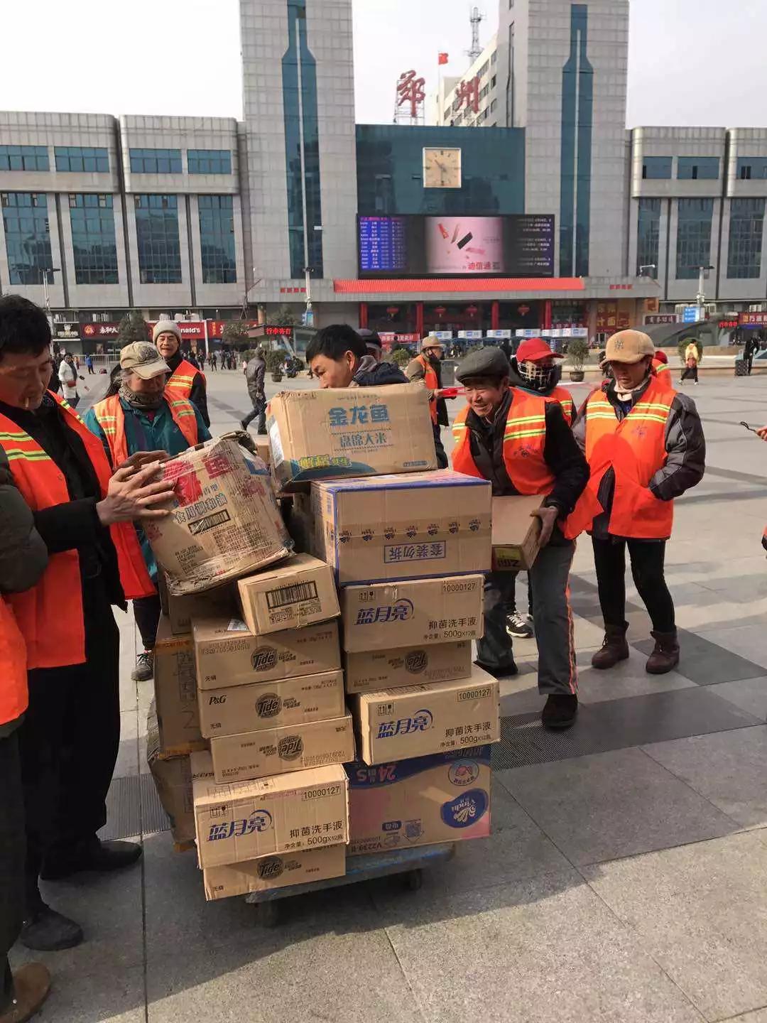 “雪中送炭”晴暖人心——锐之旗京东携手为环卫工人送温暖啦