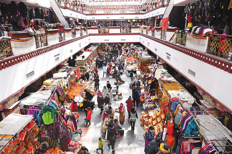 “今年有个好年景！”——拉萨市八廓商城近300个免费摊位全部投入使用