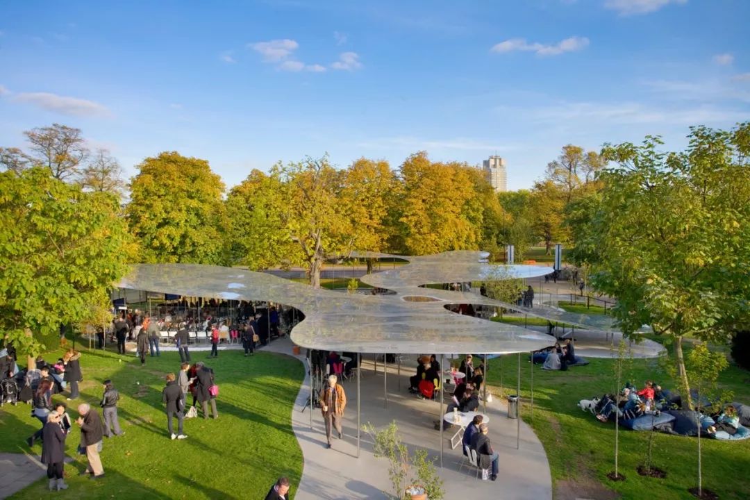 厉害了北京！伦敦蛇形画廊首次亮相海外，建筑大师们的跨时空竞赛