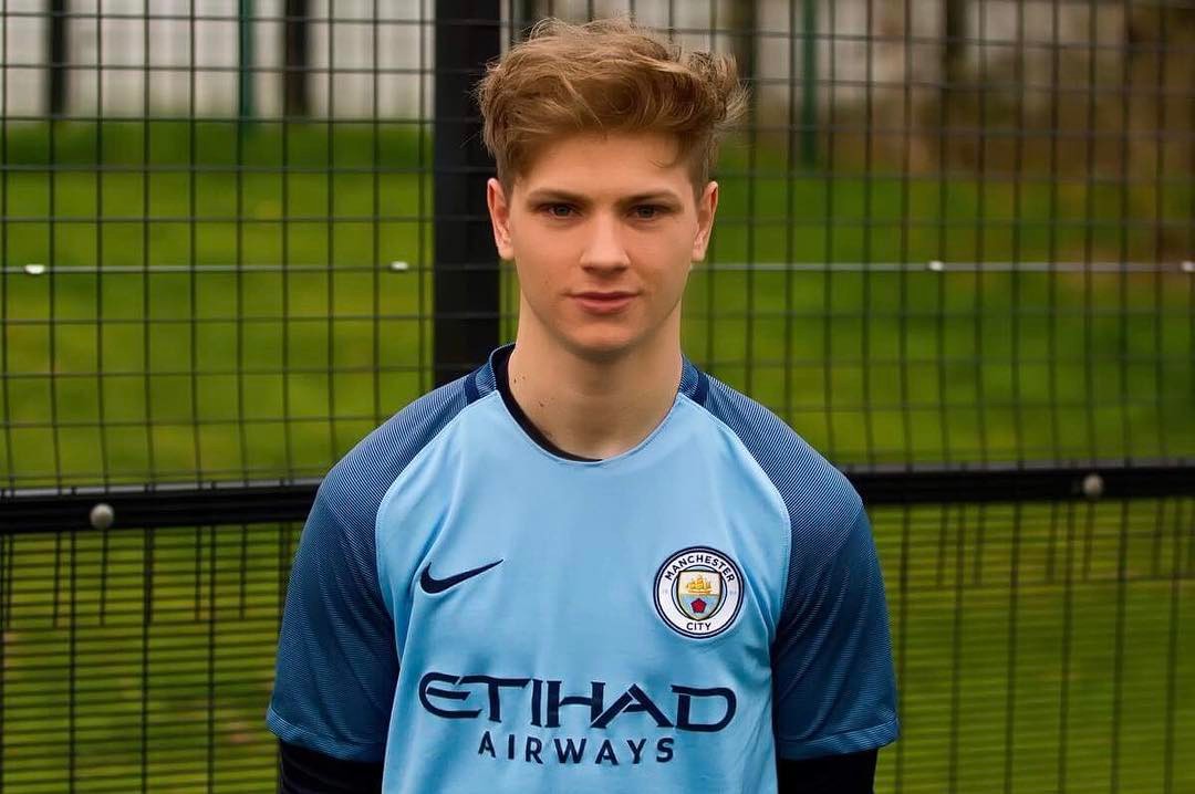 生命遭遇重大变故后，22岁英伦小伙诠释对足球的热爱