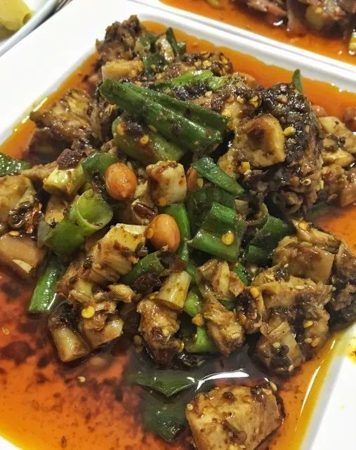 原来好多热门苍蝇馆子的干货，都可以抽真空、当特产带走！