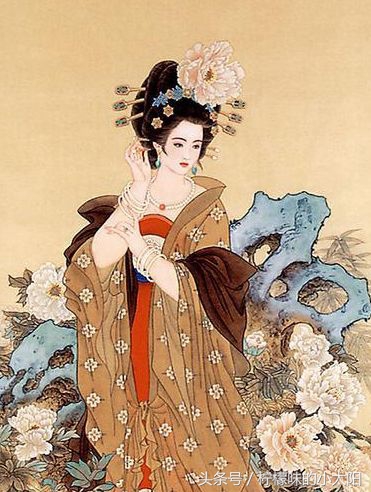 一笑传神又动人，诗词中的美女似从画中走来！