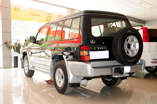 诞生于军工厂,仅卖11万,有人将它比作国产霸道,砸锅卖铁也要买