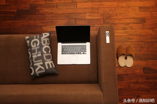 地板发臭的原因和处理方法,木地板味道大可以洒水吗