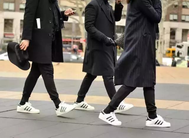 superstar璇炵敓,鍑洪亾澶氬勾渚濈劧寰堝勾杞荤殑鐖辫眴