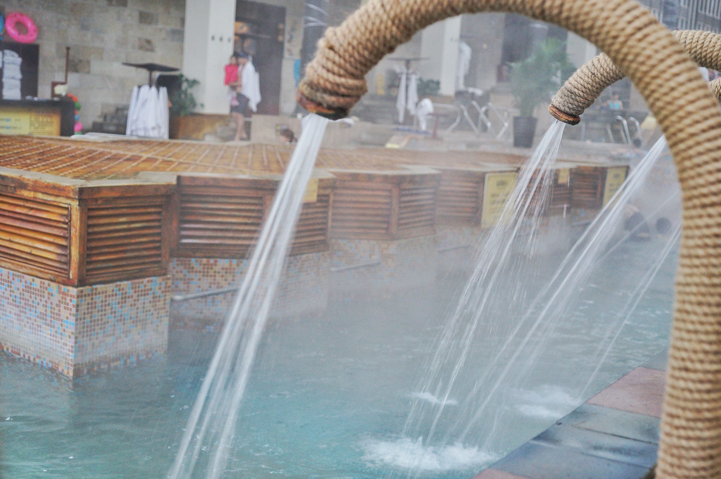 死海景区泡温泉,死海漂浮汤泉
