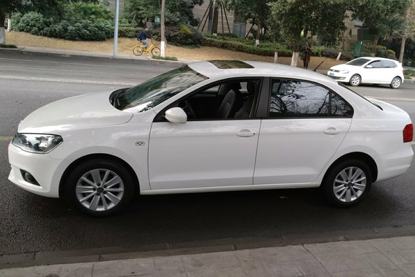 2013款大众捷达1.6l自动舒适,捷达2013款1.6l手动舒适型查看机油