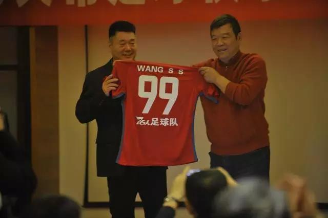 孙雯足球比赛视频,孙雯球技放到男足里什么水平